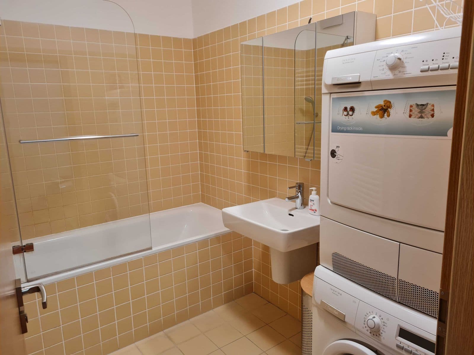 Pronájem bytu 2+kk 62 m², U Uranie, Praha, Praha Pronájem bytu 2+kk 62 m², U Uranie, Praha, Praha