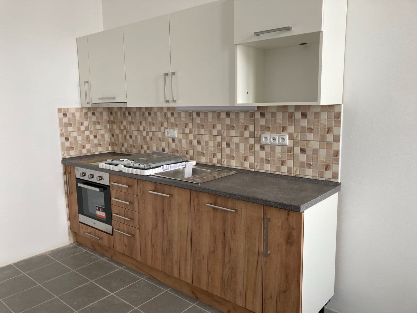 Pronájem bytu 1+kk 30 m², Palackého náměstí, Ivančice, Jihomoravský kraj Pronájem bytu 1+kk 30 m², Palackého náměstí, Ivančice, Jihomoravský kraj