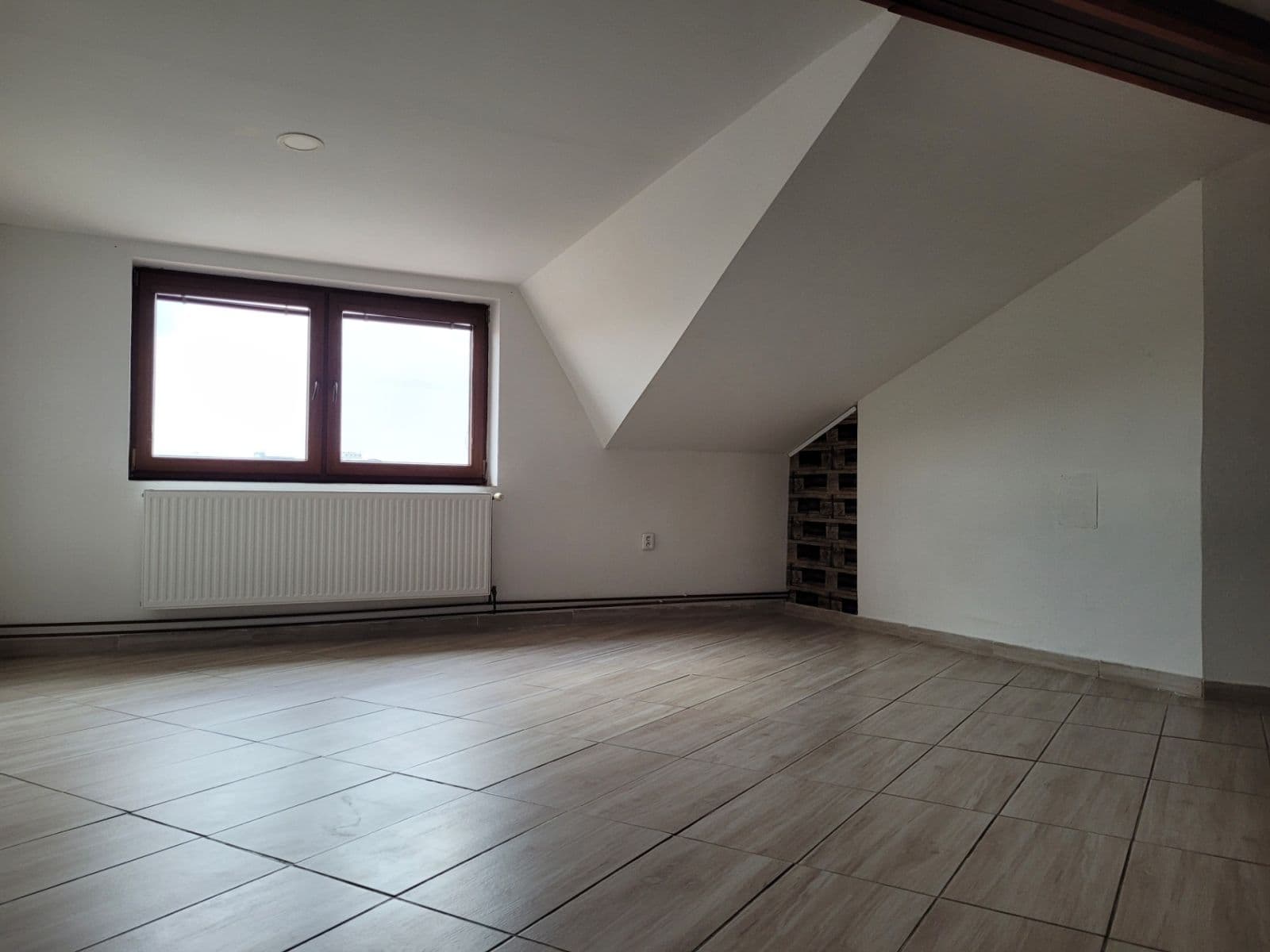 Pronájem bytu 3+1 116 m², U Borků, Kolín, Středočeský kraj Pronájem bytu 3+1 116 m², U Borků, Kolín, Středočeský kraj