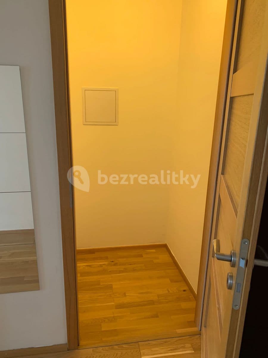 Pronájem bytu 1+kk 38 m², Freyova, Praha, Praha Pronájem bytu 1+kk 38 m², Freyova, Praha, Praha