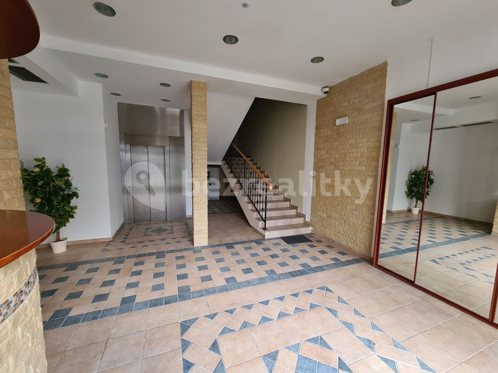Pronájem bytu 1+kk 55 m², Masarykovo náměstí, Brandýs nad Labem-Stará Boleslav, Středočeský kraj Pronájem bytu 1+kk 55 m², Masarykovo náměstí, Brandýs nad Labem-Stará Boleslav, Středočeský kraj