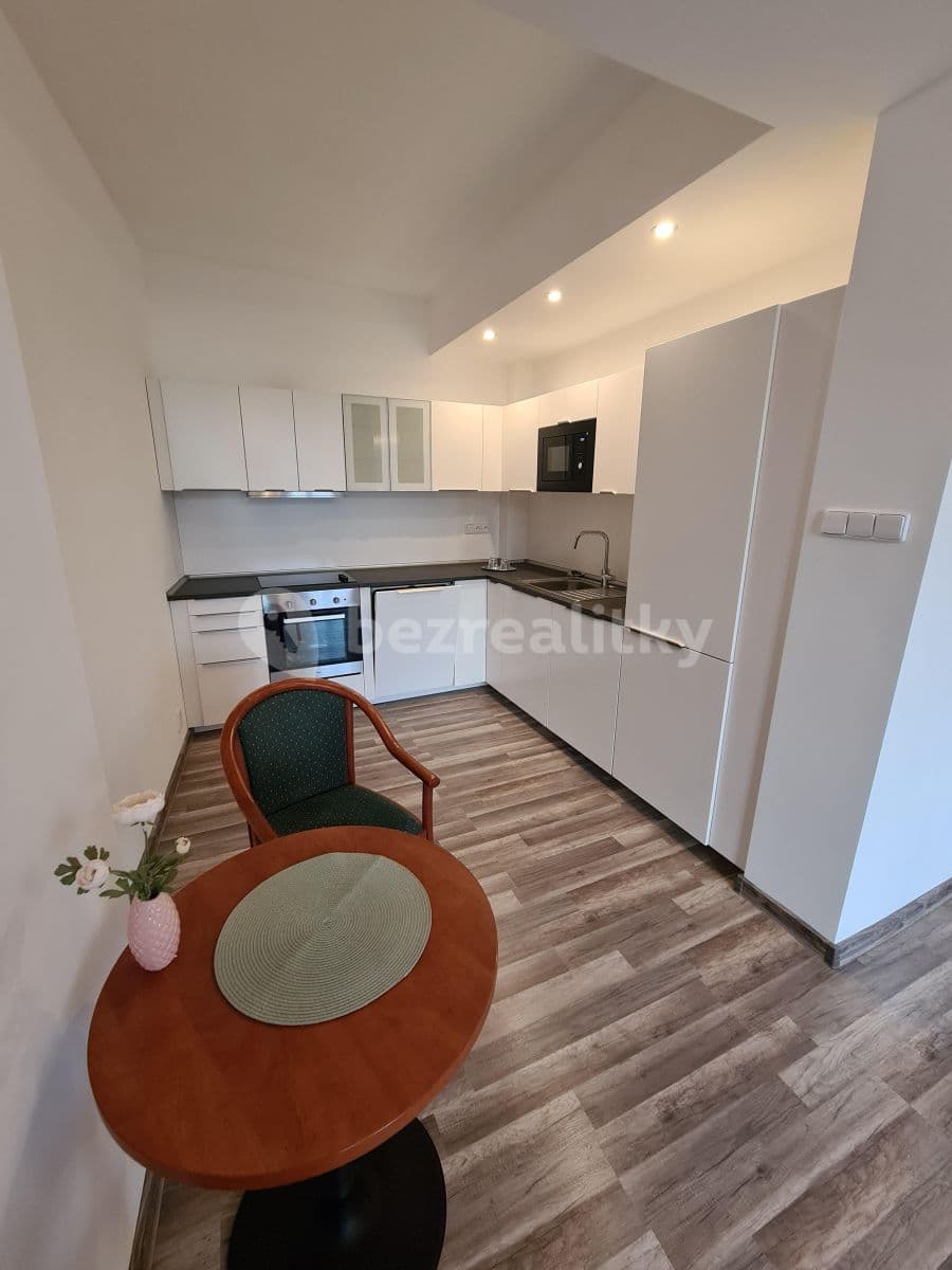 Pronájem bytu 1+kk 55 m², Masarykovo náměstí, Brandýs nad Labem-Stará Boleslav, Středočeský kraj Pronájem bytu 1+kk 55 m², Masarykovo náměstí, Brandýs nad Labem-Stará Boleslav, Středočeský kraj