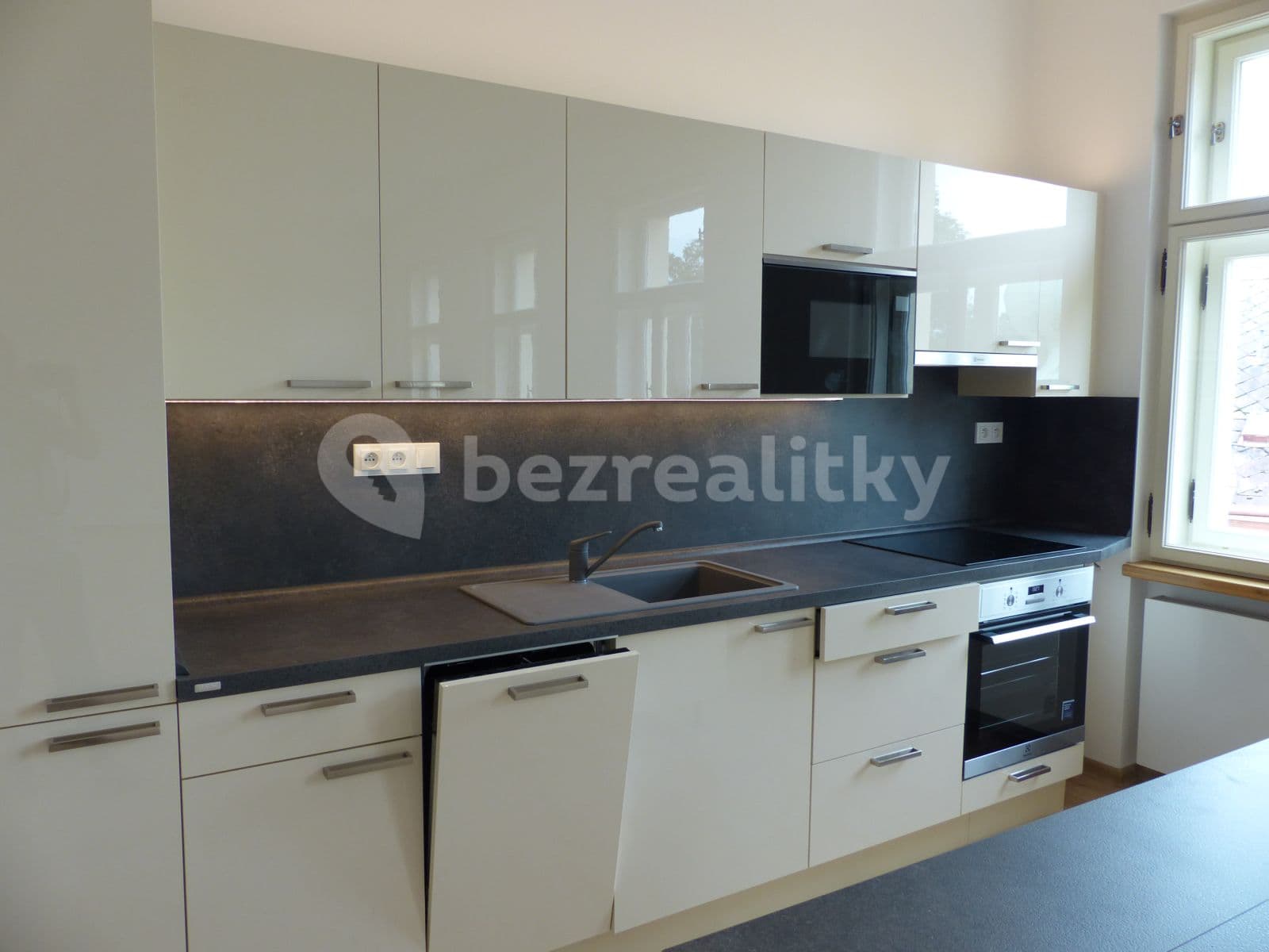 Pronájem bytu 2+kk 75 m², Ondřejská, Karlovy Vary, Karlovarský kraj Pronájem bytu 2+kk 75 m², Ondřejská, Karlovy Vary, Karlovarský kraj