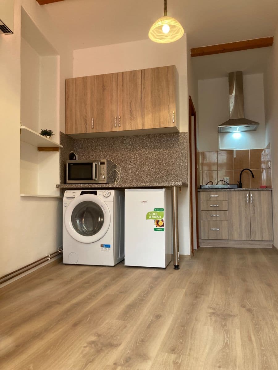 Pronájem bytu 2+kk 35 m², Emilie Floriánové, Jablonec nad Nisou, Liberecký kraj Pronájem bytu 2+kk 35 m², Emilie Floriánové, Jablonec nad Nisou, Liberecký kraj