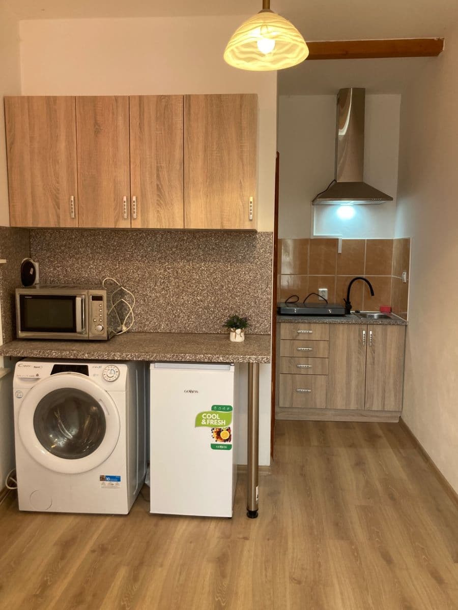 Pronájem bytu 2+kk 35 m², Emilie Floriánové, Jablonec nad Nisou, Liberecký kraj Pronájem bytu 2+kk 35 m², Emilie Floriánové, Jablonec nad Nisou, Liberecký kraj