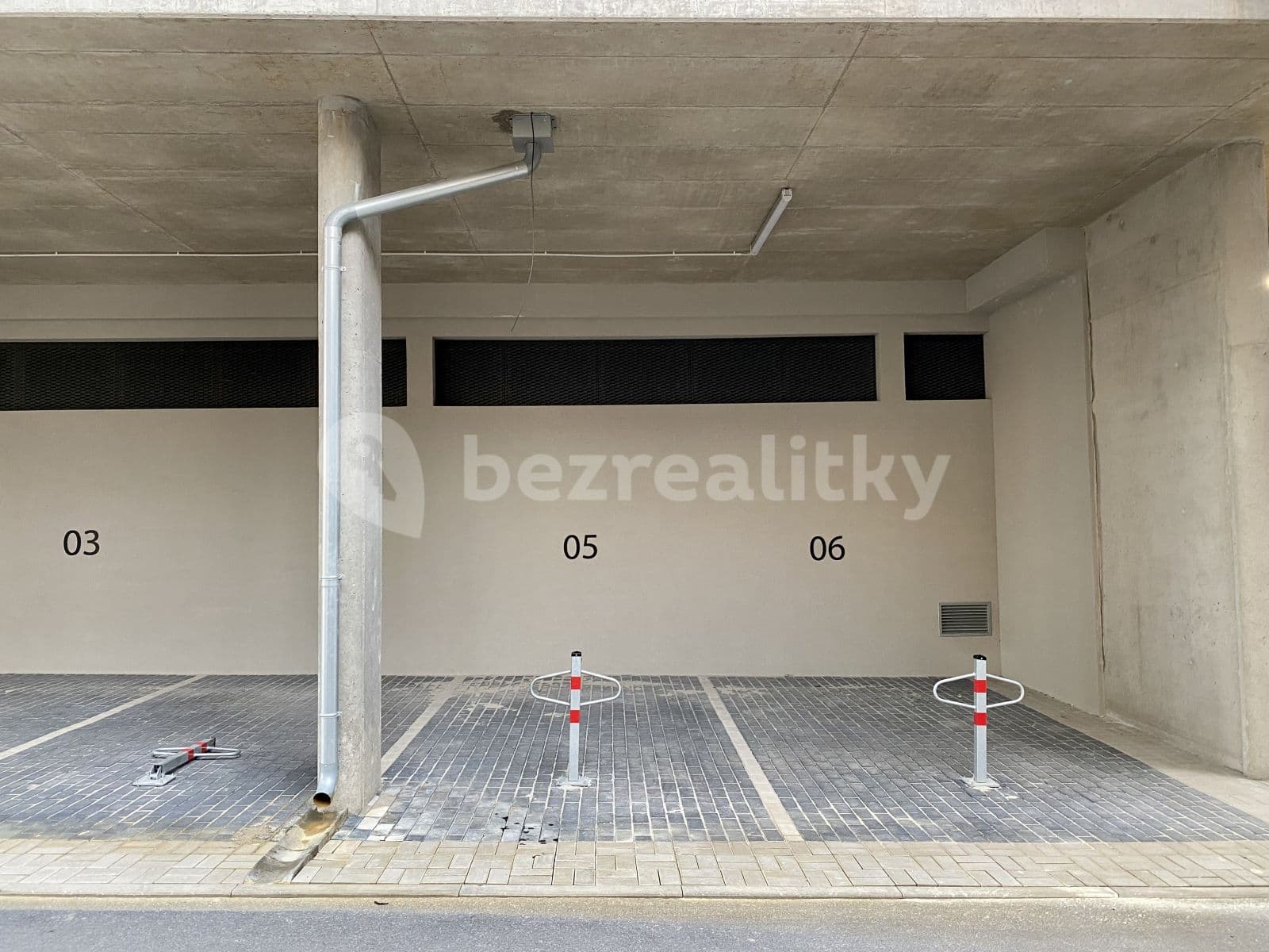 Pronájem garáže 13 m², Olgy Havlové, Praha, Praha Pronájem garáže 13 m², Olgy Havlové, Praha, Praha