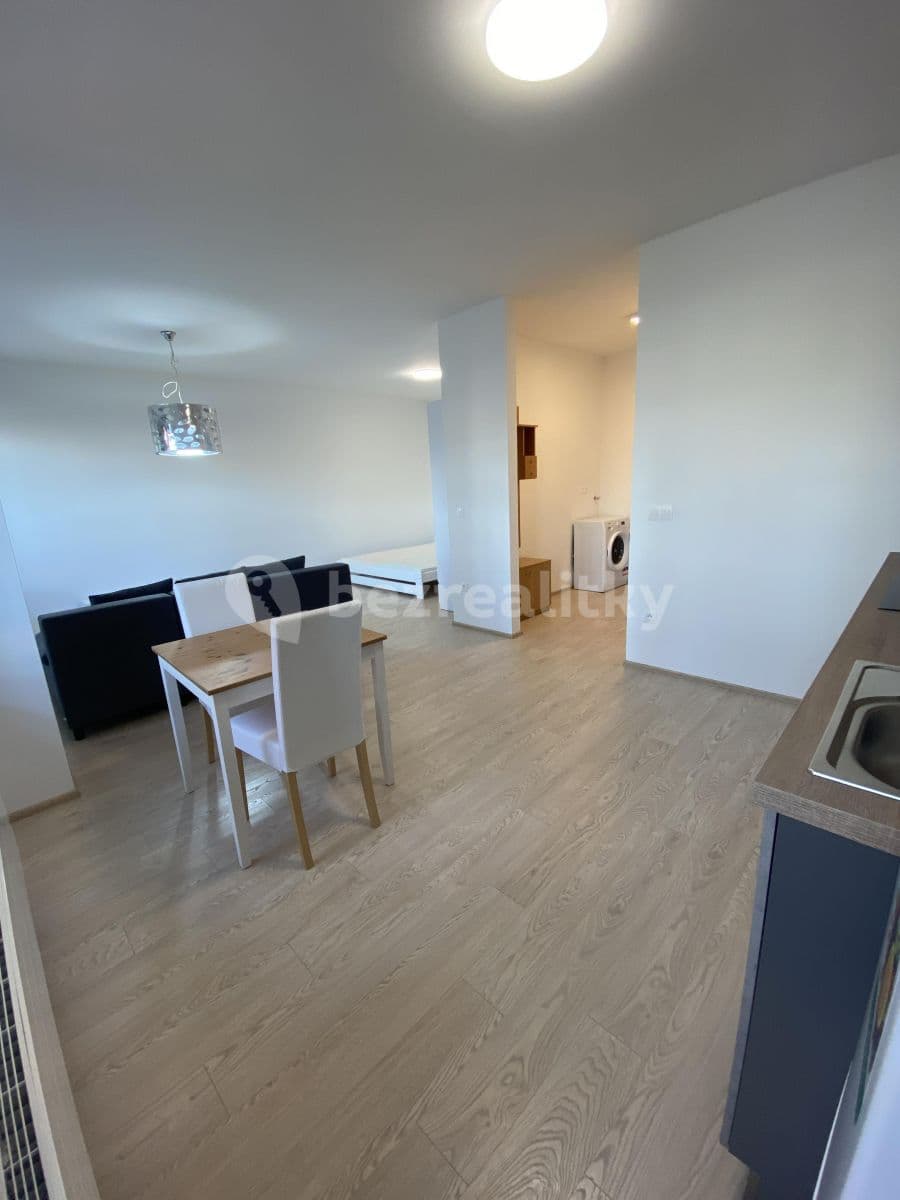 Pronájem bytu 1+kk 44 m², Lorencova, Zlín, Zlínský kraj Pronájem bytu 1+kk 44 m², Lorencova, Zlín, Zlínský kraj