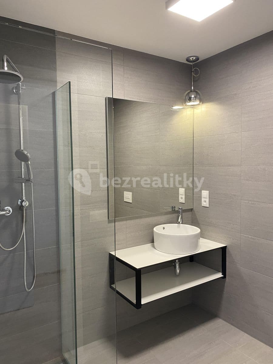 Pronájem bytu 1+kk 44 m², Lorencova, Zlín, Zlínský kraj Pronájem bytu 1+kk 44 m², Lorencova, Zlín, Zlínský kraj