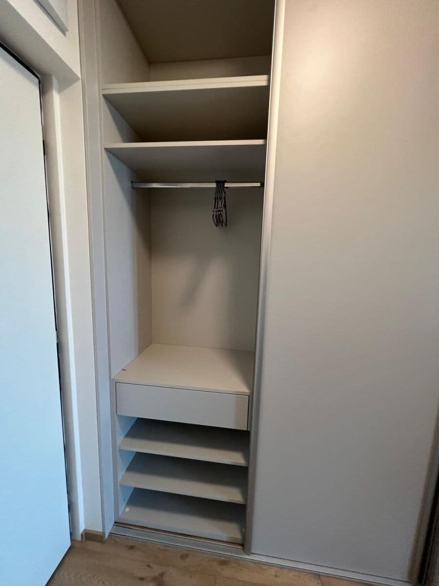Pronájem bytu 1+kk 38 m², Olgy Havlové, Praha, Praha Pronájem bytu 1+kk 38 m², Olgy Havlové, Praha, Praha