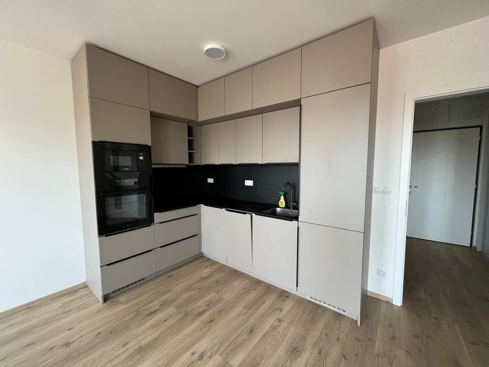 Pronájem bytu 1+kk 38 m², Olgy Havlové, Praha, Praha Pronájem bytu 1+kk 38 m², Olgy Havlové, Praha, Praha