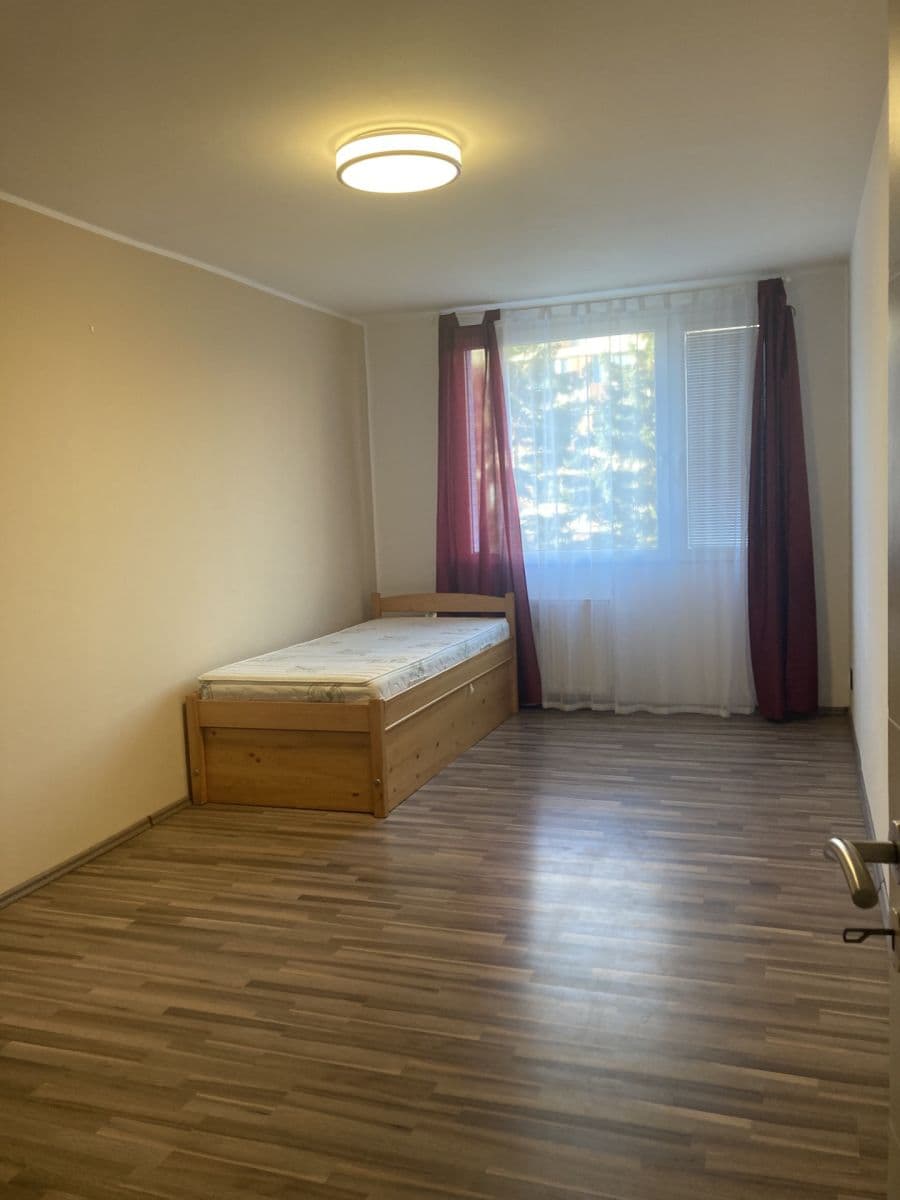 Pronájem bytu 3+1 78 m², náměstí Sítná, Kladno, Středočeský kraj Pronájem bytu 3+1 78 m², náměstí Sítná, Kladno, Středočeský kraj