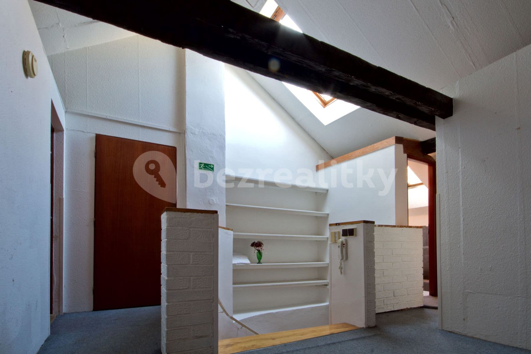 Pronájem kanceláře 180 m², U Pekařky, Praha, Praha Pronájem kanceláře 180 m², U Pekařky, Praha, Praha