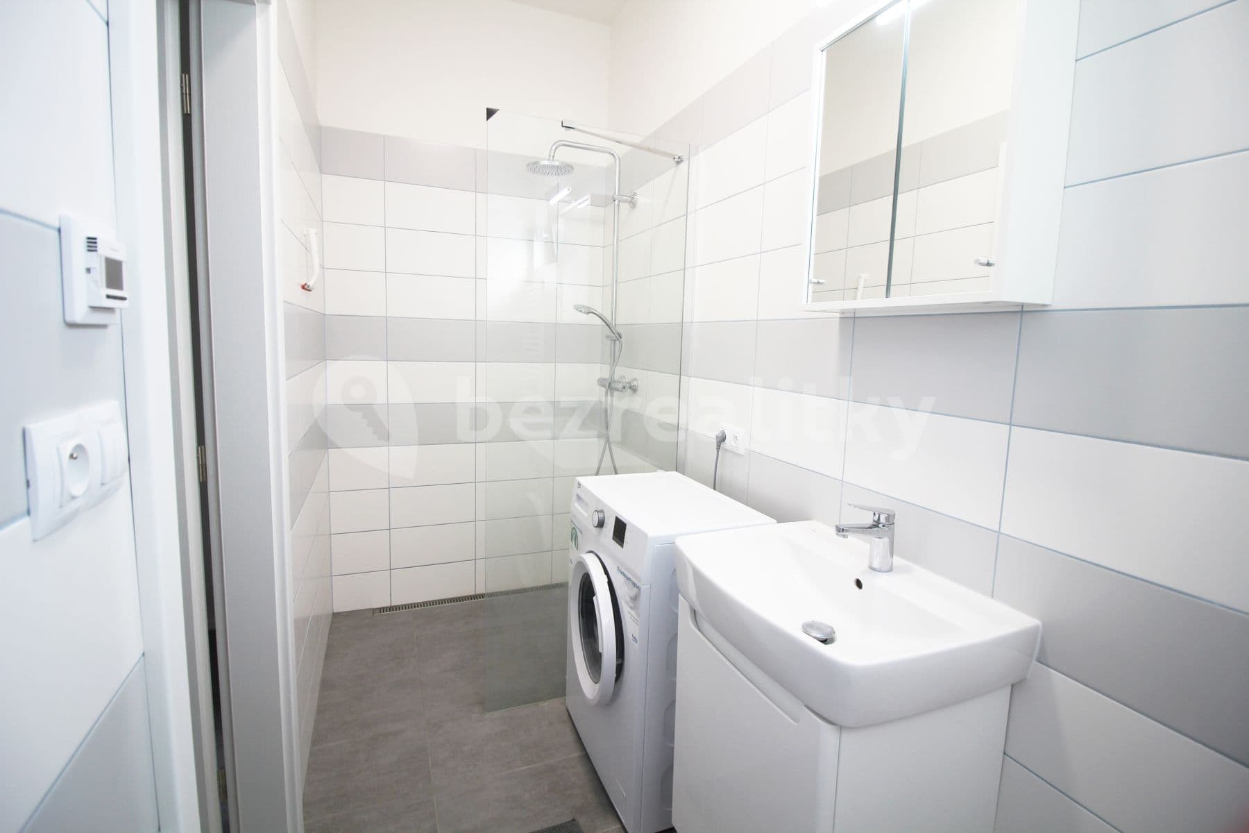 Pronájem bytu 1+kk 37 m², Jeronýmova, Brno, Jihomoravský kraj Pronájem bytu 1+kk 37 m², Jeronýmova, Brno, Jihomoravský kraj