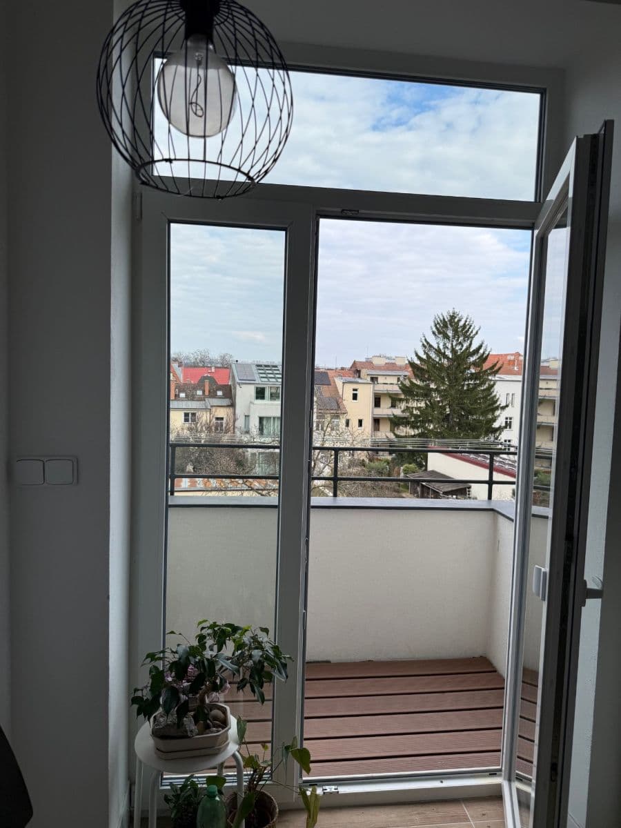 Pronájem bytu 2+1 65 m², Jana Uhra, Brno, Jihomoravský kraj Pronájem bytu 2+1 65 m², Jana Uhra, Brno, Jihomoravský kraj