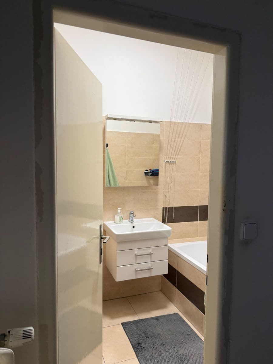 Pronájem bytu 2+1 65 m², Jana Uhra, Brno, Jihomoravský kraj Pronájem bytu 2+1 65 m², Jana Uhra, Brno, Jihomoravský kraj