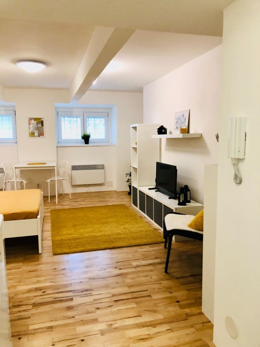 Pronájem bytu 1+kk 28 m², Kloboučnická, Praha, Praha Pronájem bytu 1+kk 28 m², Kloboučnická, Praha, Praha