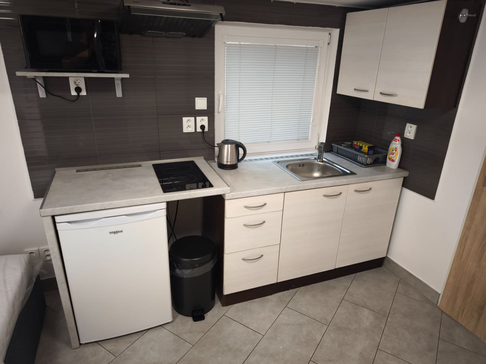 Pronájem bytu Garsoniéra 18 m², Velvarská, Horoměřice, Středočeský kraj Pronájem bytu Garsoniéra 18 m², Velvarská, Horoměřice, Středočeský kraj