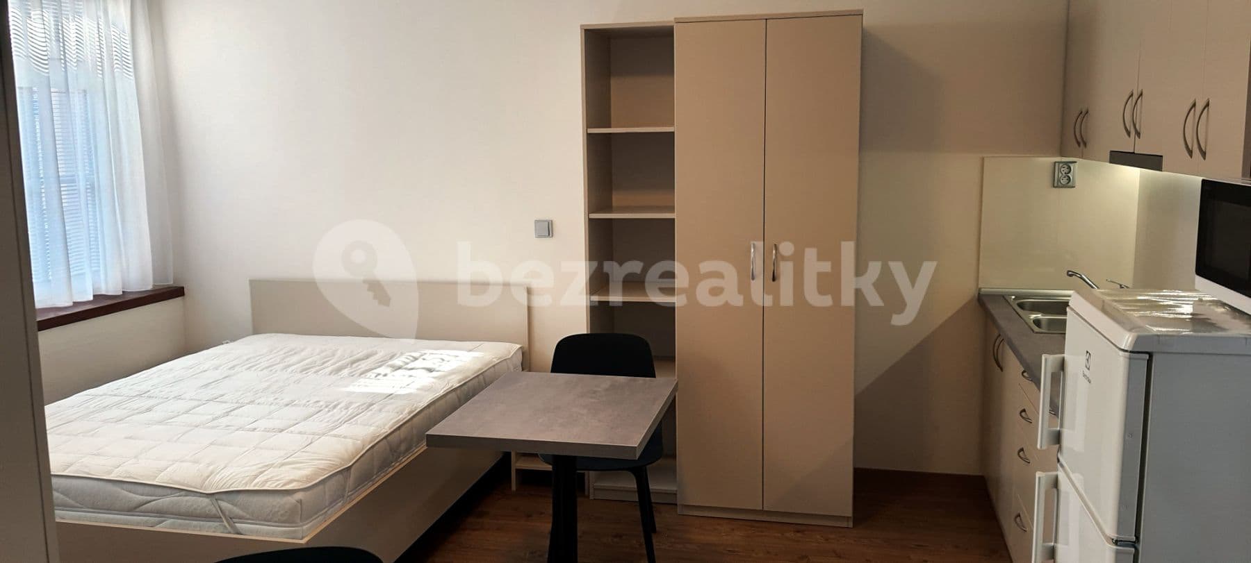 Pronájem bytu 1+kk 25 m², Na Vinohradu, Praha, Praha