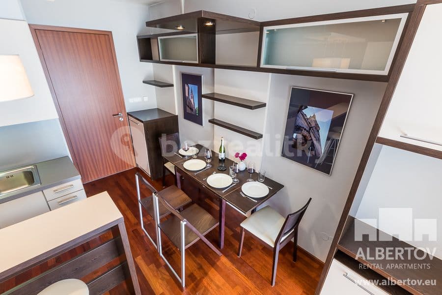 Pronájem bytu 1+kk 33 m², Horská, Praha, Praha Pronájem bytu 1+kk 33 m², Horská, Praha, Praha