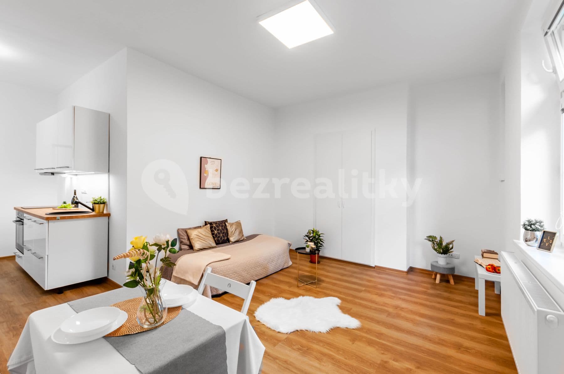 Pronájem bytu Garsoniéra 33 m², Lounských, Praha, Praha Pronájem bytu Garsoniéra 33 m², Lounských, Praha, Praha