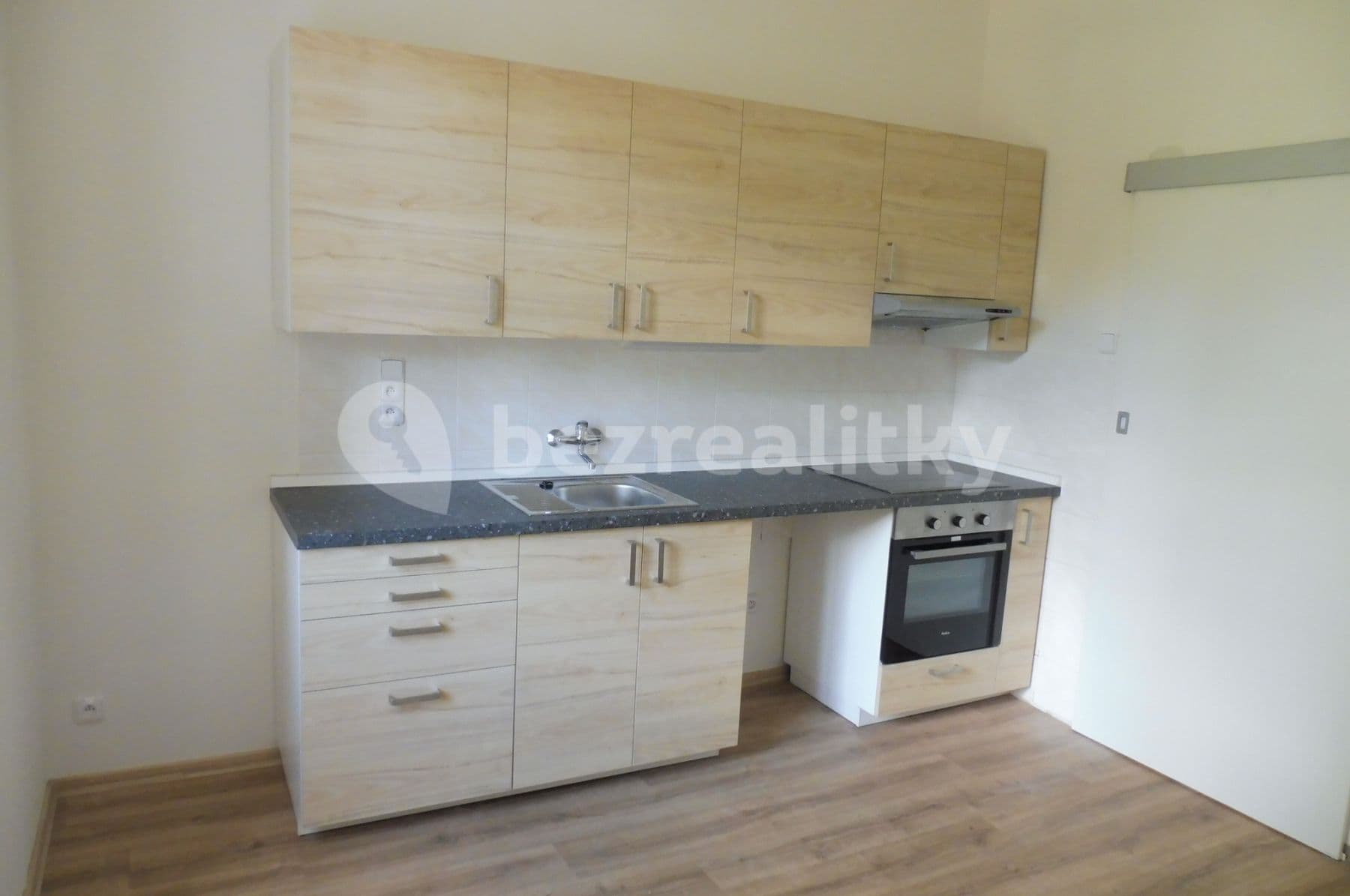 Pronájem bytu 1+1 40 m², Karáskovo náměstí, Brno, Jihomoravský kraj Pronájem bytu 1+1 40 m², Karáskovo náměstí, Brno, Jihomoravský kraj