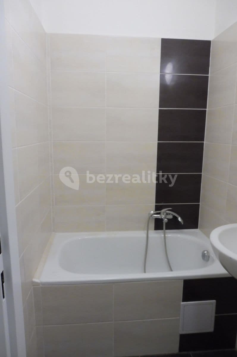 Pronájem bytu 1+1 40 m², Karáskovo náměstí, Brno, Jihomoravský kraj Pronájem bytu 1+1 40 m², Karáskovo náměstí, Brno, Jihomoravský kraj