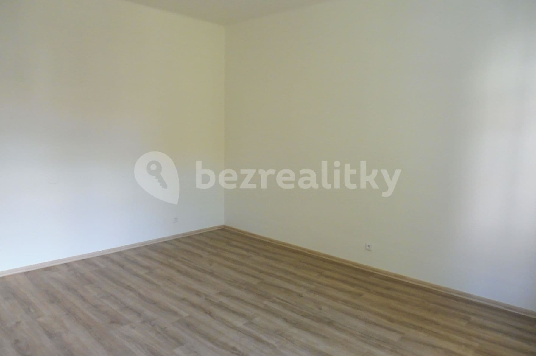 Pronájem bytu 1+1 40 m², Karáskovo náměstí, Brno, Jihomoravský kraj Pronájem bytu 1+1 40 m², Karáskovo náměstí, Brno, Jihomoravský kraj