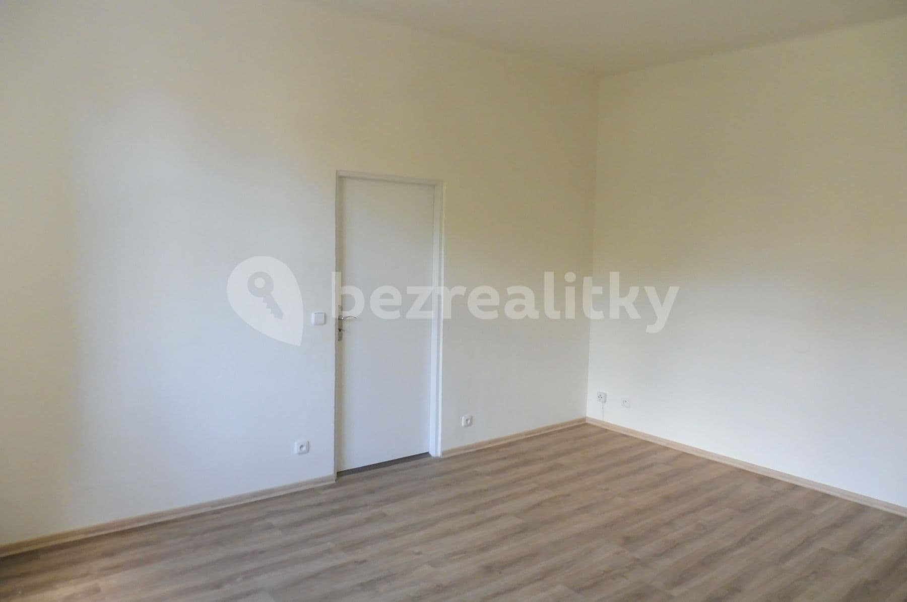 Pronájem bytu 1+1 40 m², Karáskovo náměstí, Brno, Jihomoravský kraj Pronájem bytu 1+1 40 m², Karáskovo náměstí, Brno, Jihomoravský kraj