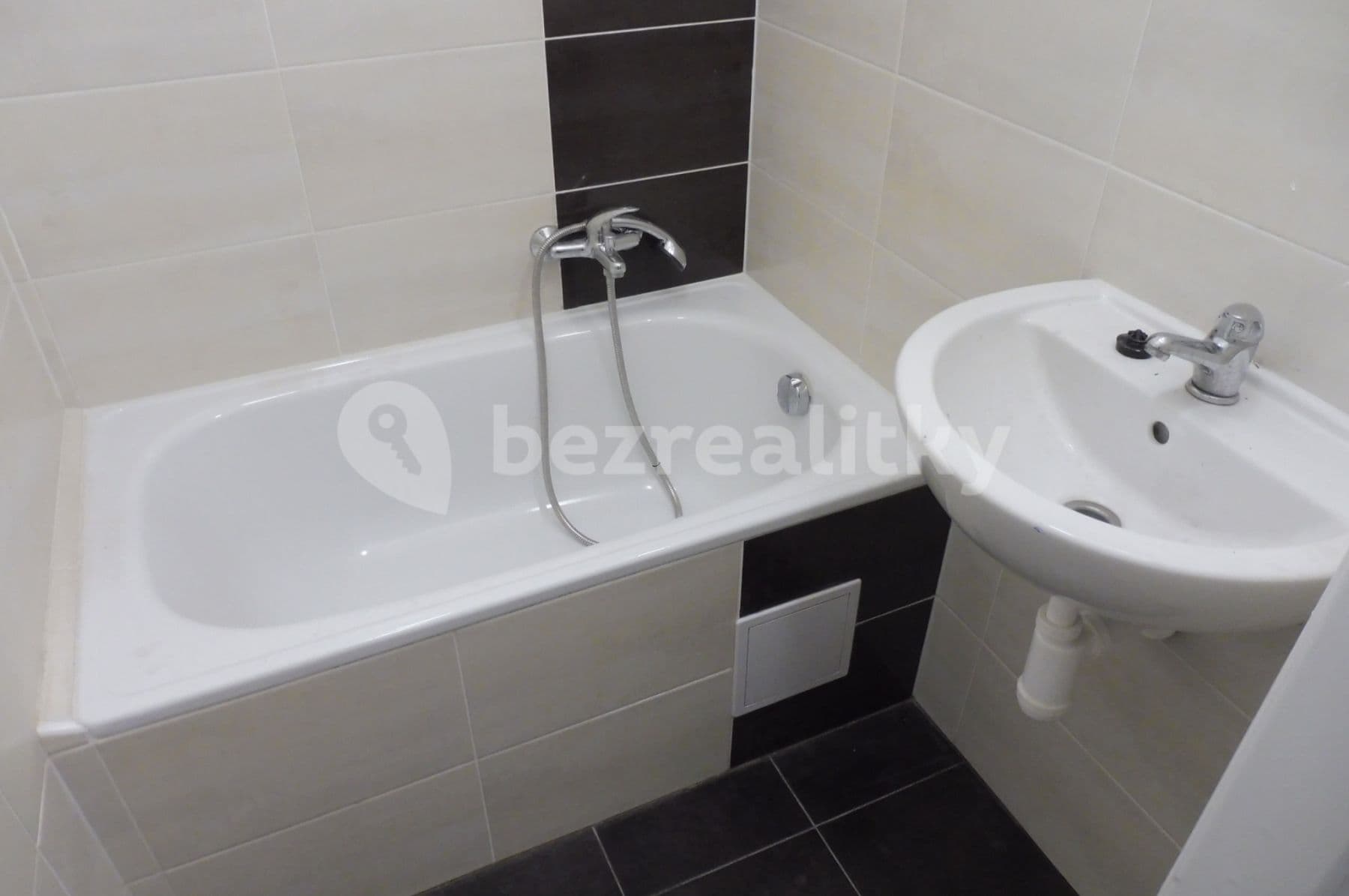 Pronájem bytu 1+1 40 m², Karáskovo náměstí, Brno, Jihomoravský kraj Pronájem bytu 1+1 40 m², Karáskovo náměstí, Brno, Jihomoravský kraj