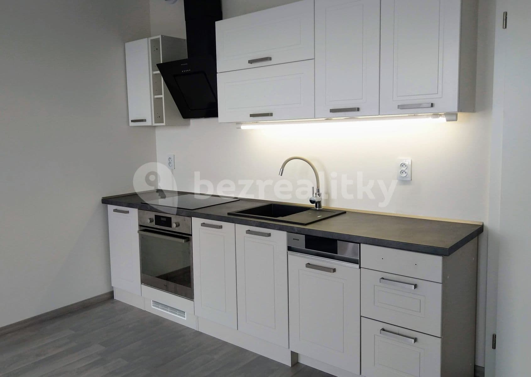 Pronájem bytu 1+kk 38 m², Olgy Havlové, Praha, Praha Pronájem bytu 1+kk 38 m², Olgy Havlové, Praha, Praha