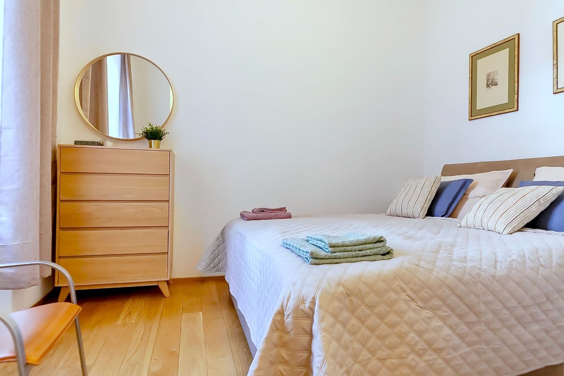 Pronájem bytu 2+1 57 m², Prvního pluku, Praha, Praha Pronájem bytu 2+1 57 m², Prvního pluku, Praha, Praha