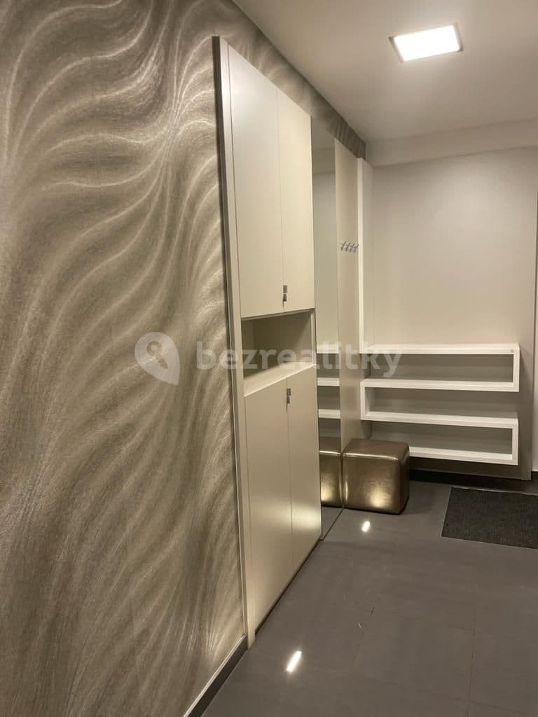 Pronájem bytu 2+kk 66 m², Puškinova, Hradec Králové, Královéhradecký kraj Pronájem bytu 2+kk 66 m², Puškinova, Hradec Králové, Královéhradecký kraj