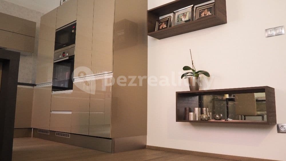 Pronájem bytu 2+kk 66 m², Puškinova, Hradec Králové, Královéhradecký kraj Pronájem bytu 2+kk 66 m², Puškinova, Hradec Králové, Královéhradecký kraj