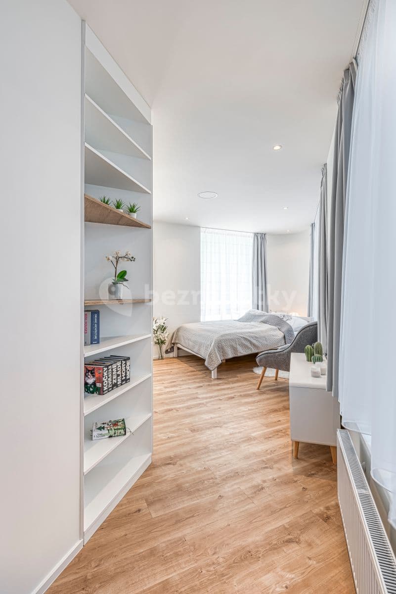 Pronájem bytu 1+kk 31 m², Mukařovského, Praha, Praha Pronájem bytu 1+kk 31 m², Mukařovského, Praha, Praha