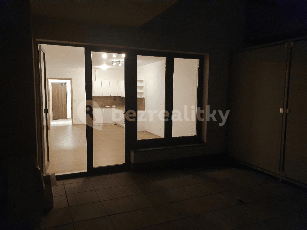 Pronájem bytu 1+kk 39 m², Pod Vinicí, Pardubice, Pardubický kraj Pronájem bytu 1+kk 39 m², Pod Vinicí, Pardubice, Pardubický kraj