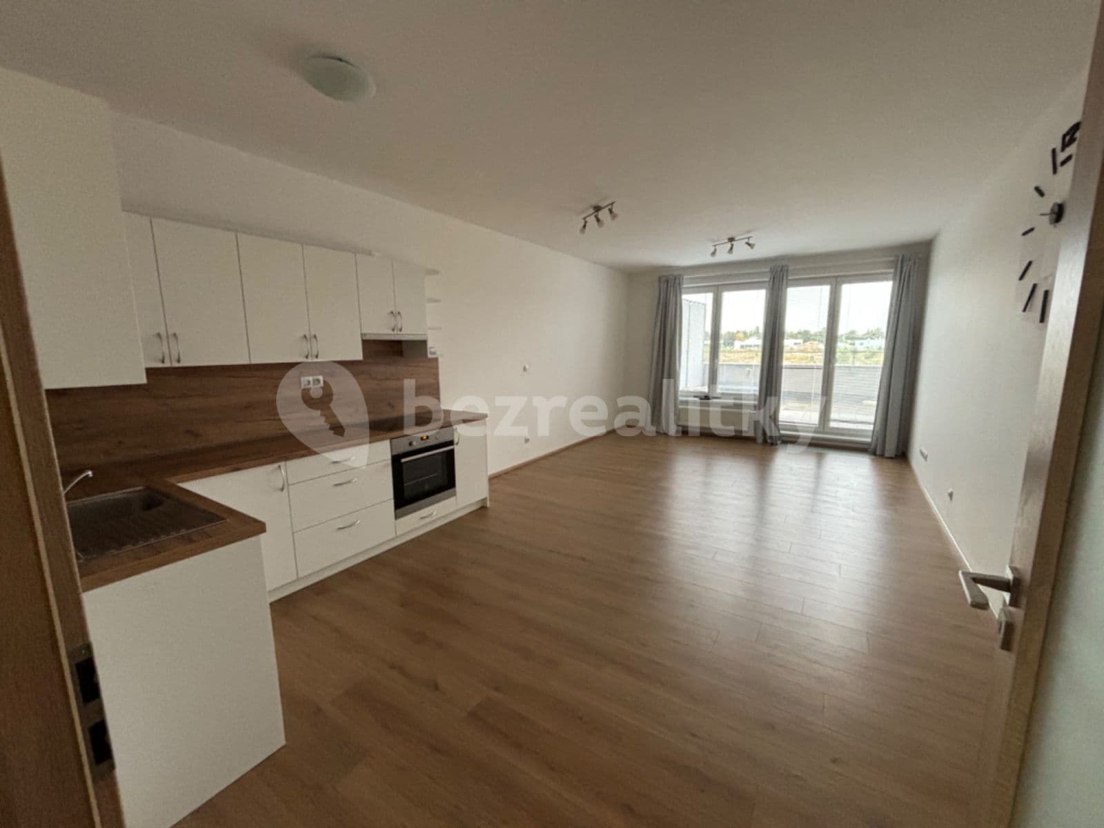 Pronájem bytu 1+kk 39 m², Pod Vinicí, Pardubice, Pardubický kraj Pronájem bytu 1+kk 39 m², Pod Vinicí, Pardubice, Pardubický kraj