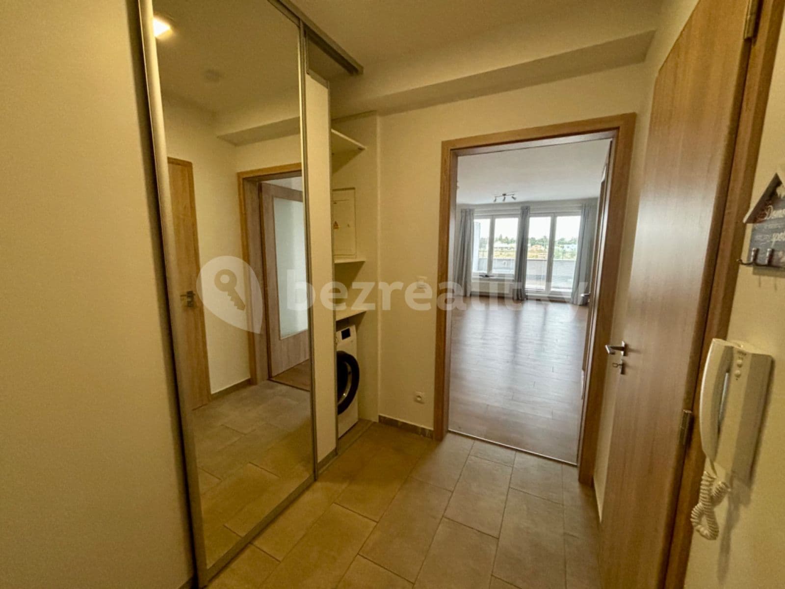 Pronájem bytu 1+kk 39 m², Pod Vinicí, Pardubice, Pardubický kraj Pronájem bytu 1+kk 39 m², Pod Vinicí, Pardubice, Pardubický kraj