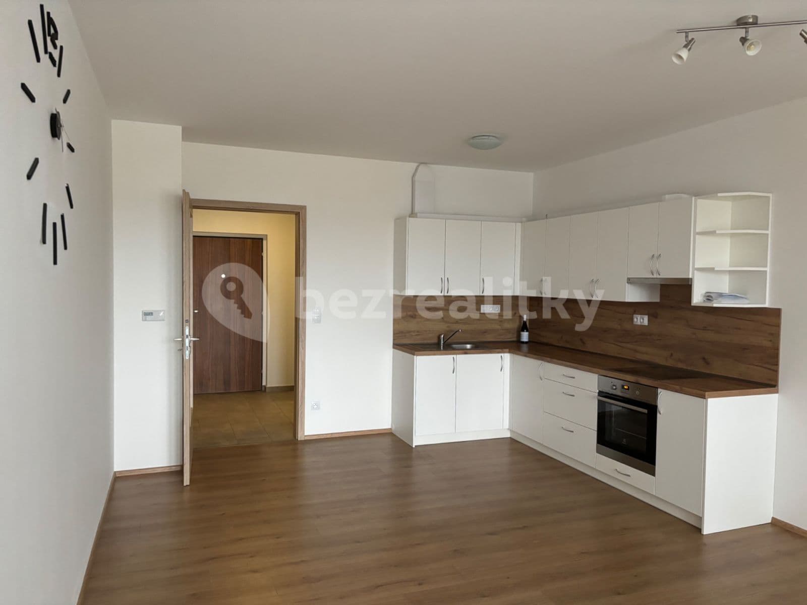 Pronájem bytu 1+kk 39 m², Pod Vinicí, Pardubice, Pardubický kraj Pronájem bytu 1+kk 39 m², Pod Vinicí, Pardubice, Pardubický kraj