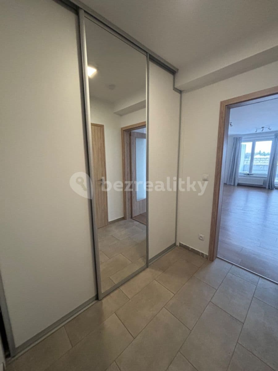 Pronájem bytu 1+kk 39 m², Pod Vinicí, Pardubice, Pardubický kraj Pronájem bytu 1+kk 39 m², Pod Vinicí, Pardubice, Pardubický kraj