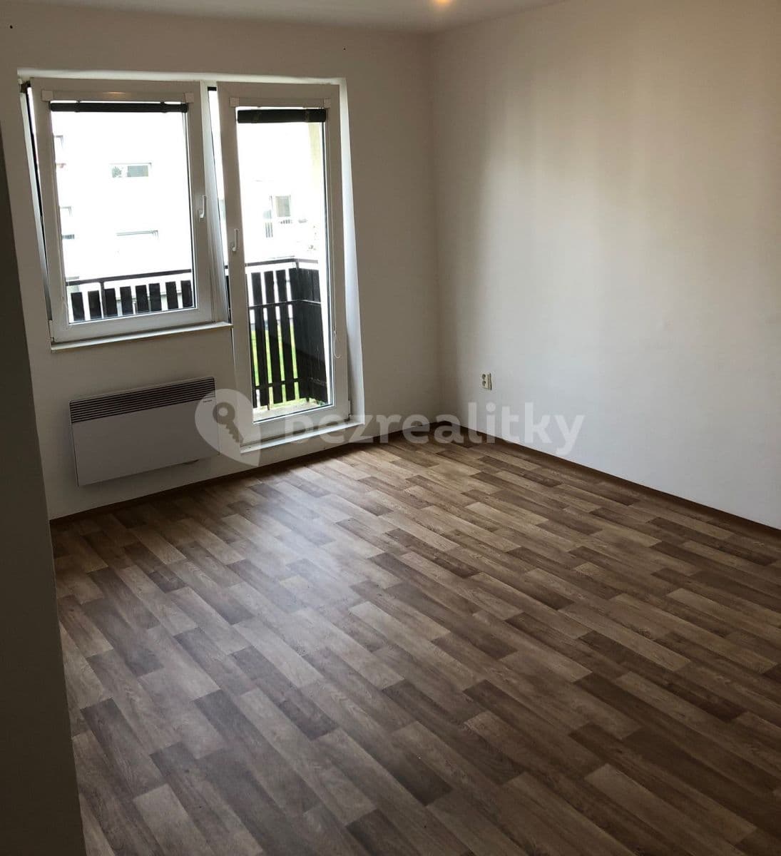 Pronájem bytu 1+1 30 m², Spojovací, Milovice, Středočeský kraj Pronájem bytu 1+1 30 m², Spojovací, Milovice, Středočeský kraj