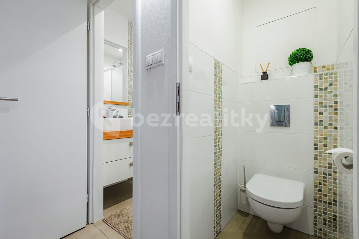 Pronájem bytu 2+1 60 m², Jakutská, Praha, Praha Pronájem bytu 2+1 60 m², Jakutská, Praha, Praha