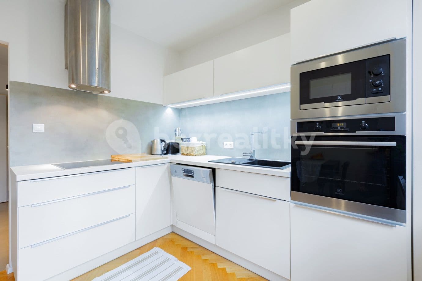 Pronájem bytu 2+1 60 m², Jakutská, Praha, Praha Pronájem bytu 2+1 60 m², Jakutská, Praha, Praha