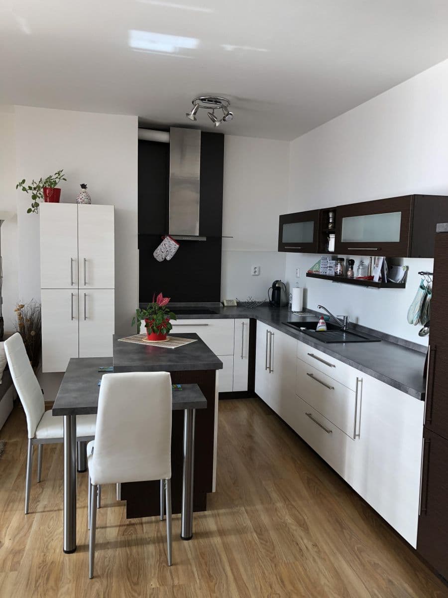 Pronájem bytu 2+kk 60 m², K Pazderně, Benešov, Středočeský kraj Pronájem bytu 2+kk 60 m², K Pazderně, Benešov, Středočeský kraj