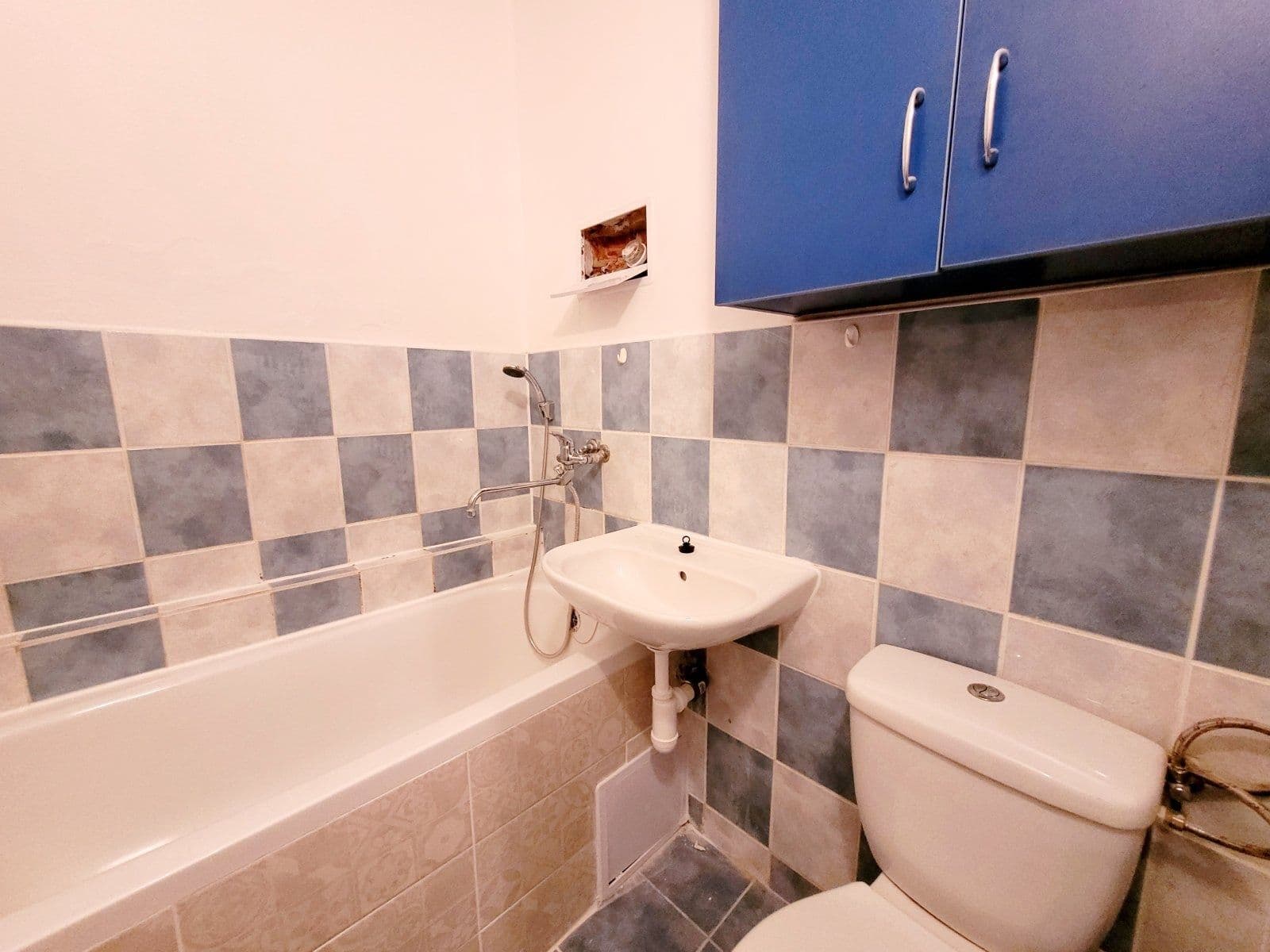 Pronájem bytu 1+kk 19 m², Hlavní třída, Havířov, Moravskoslezský kraj Pronájem bytu 1+kk 19 m², Hlavní třída, Havířov, Moravskoslezský kraj