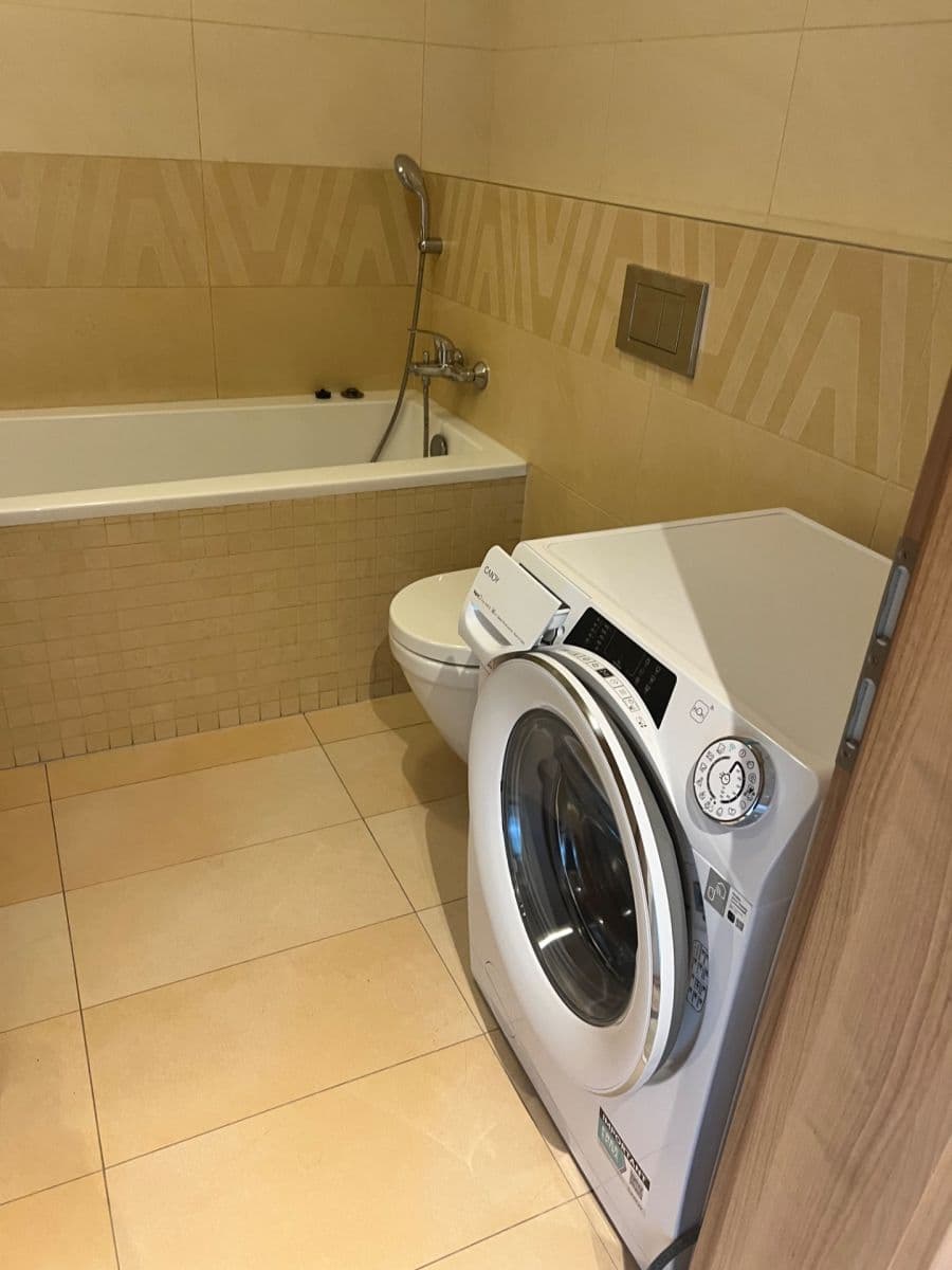 Pronájem bytu 1+kk 40 m², Modrého, Praha, Praha Pronájem bytu 1+kk 40 m², Modrého, Praha, Praha