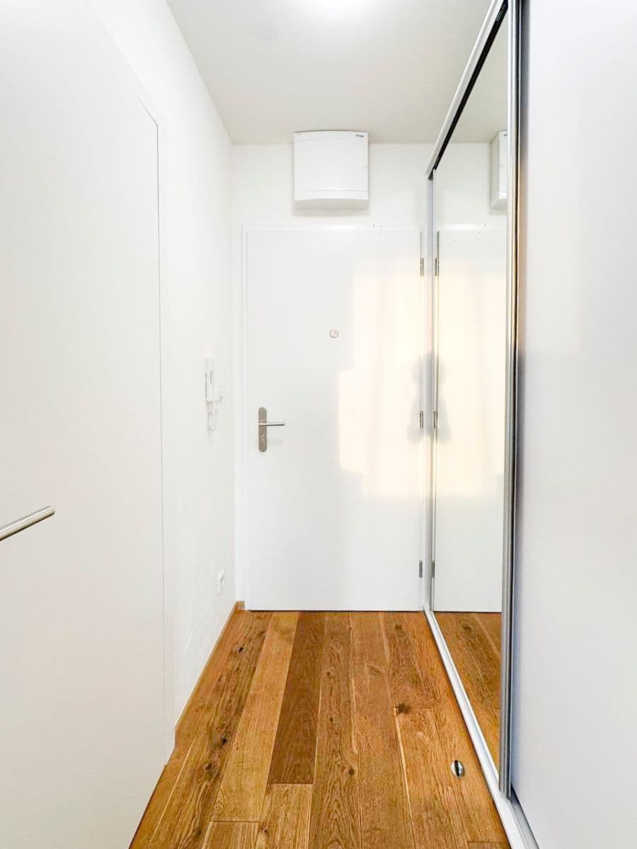 Pronájem bytu 1+kk 27 m², Perucká, Praha, Praha Pronájem bytu 1+kk 27 m², Perucká, Praha, Praha