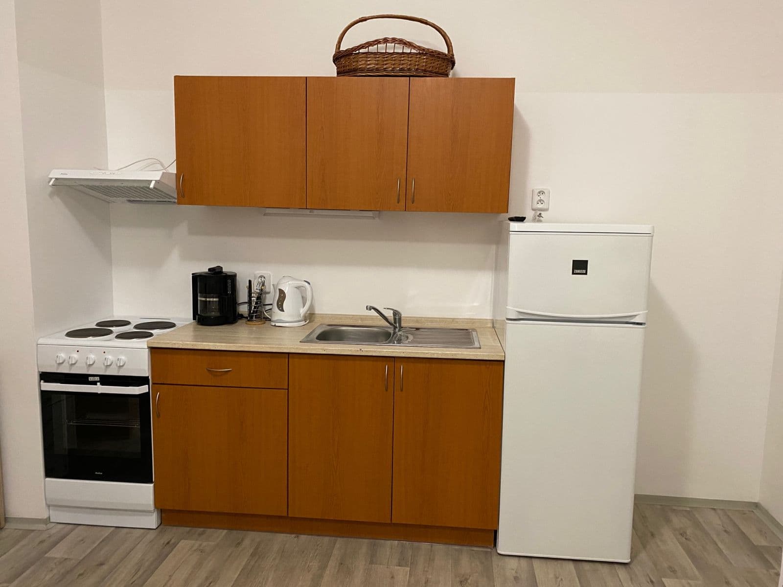 Pronájem bytu 1+kk 33 m², Na Panský, Dolní Břežany, Středočeský kraj Pronájem bytu 1+kk 33 m², Na Panský, Dolní Břežany, Středočeský kraj