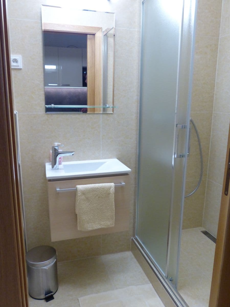 Pronájem bytu 2+1 68 m², Ondřejská, Karlovy Vary, Karlovarský kraj Pronájem bytu 2+1 68 m², Ondřejská, Karlovy Vary, Karlovarský kraj