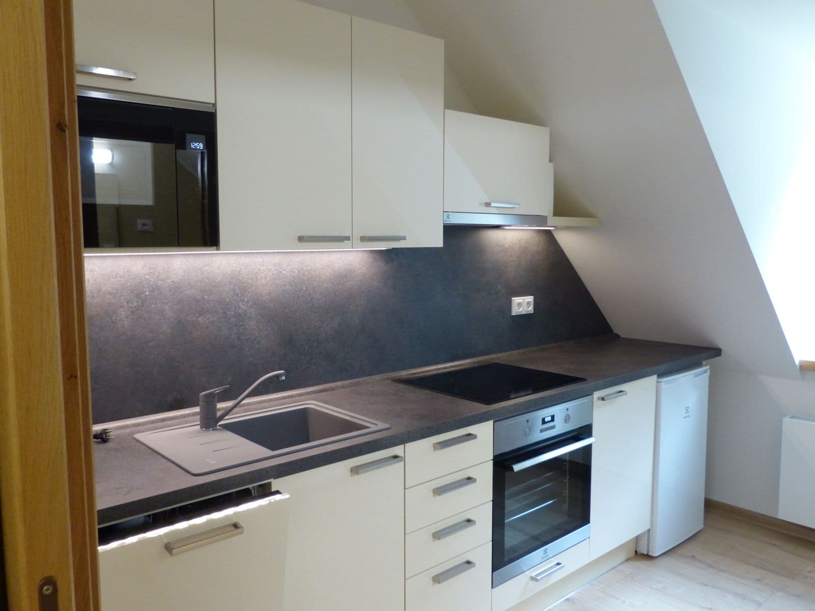 Pronájem bytu 2+1 68 m², Ondřejská, Karlovy Vary, Karlovarský kraj Pronájem bytu 2+1 68 m², Ondřejská, Karlovy Vary, Karlovarský kraj