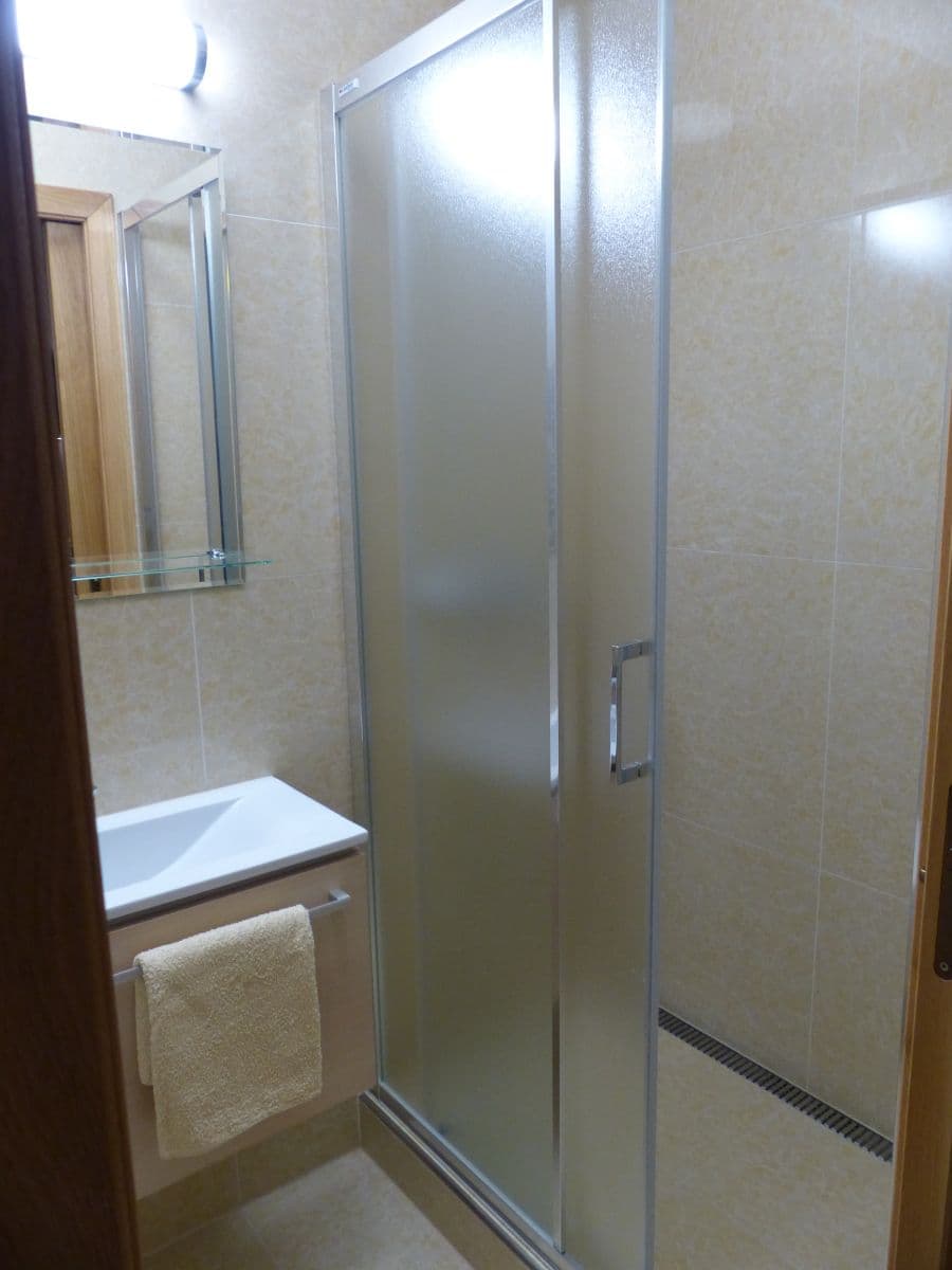 Pronájem bytu 2+1 68 m², Ondřejská, Karlovy Vary, Karlovarský kraj Pronájem bytu 2+1 68 m², Ondřejská, Karlovy Vary, Karlovarský kraj